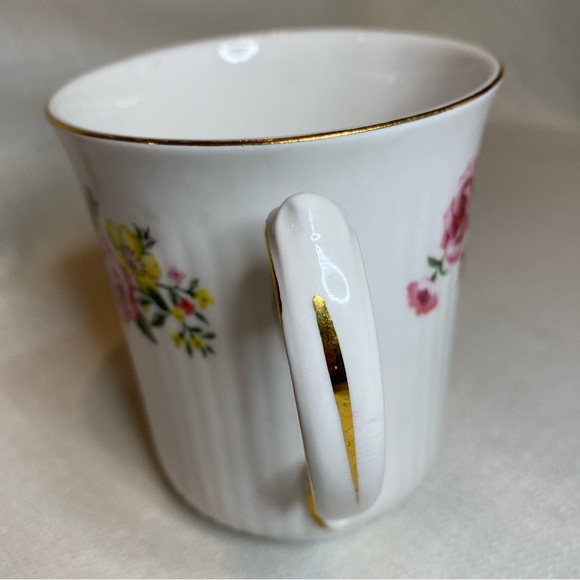 Vintage 1970’s Royal Vale Cabbage Roses Cup Mug Pattern No 8583 - Picture 2 of 4
